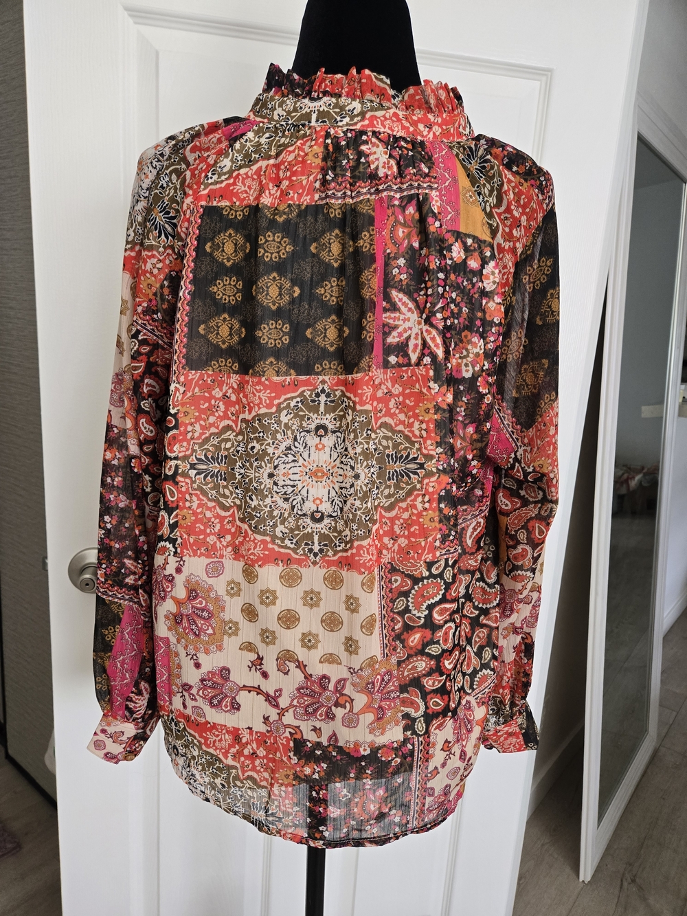 entro Patch Work Pattern Blouse - Picture 3 of 3